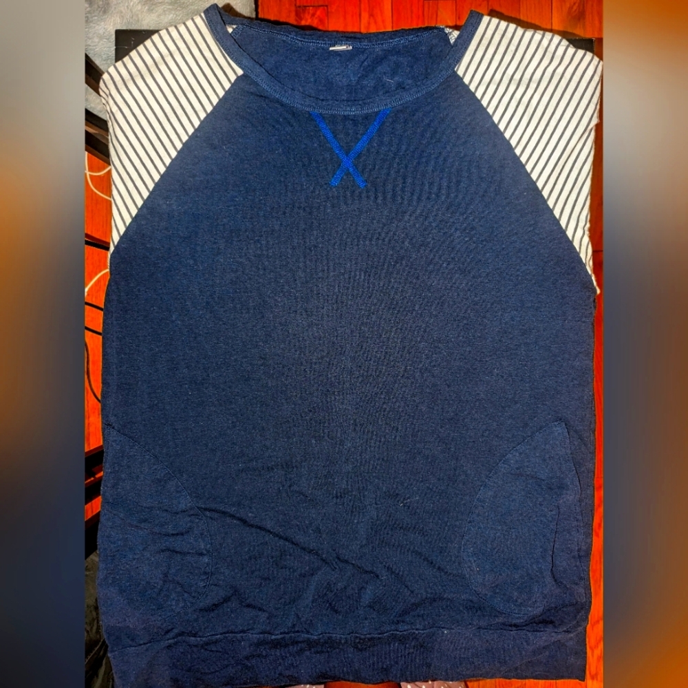 Women's Size Large Pullover Shirt